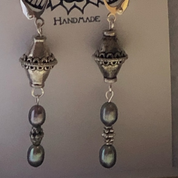 Greyblue pearl and nugget Leverback earrings - Picture 6 of 8